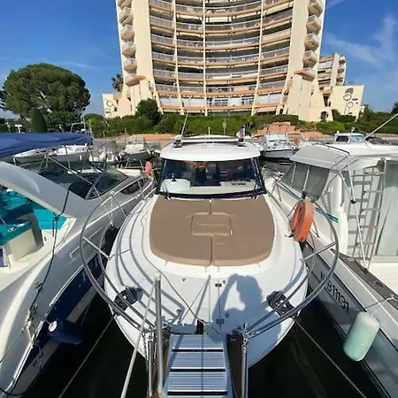 Hotel Sejour Sur Bateau De Plaisance à Mandelieu Extérieur photo